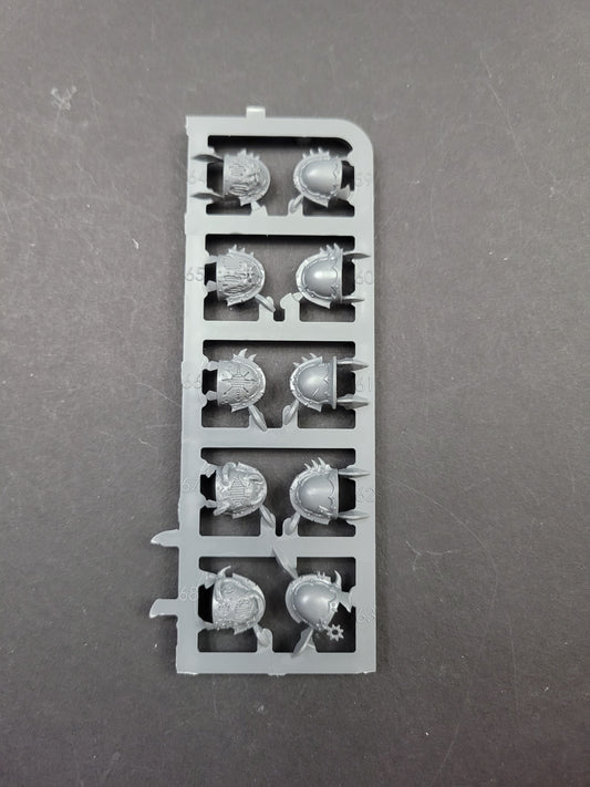 Raptors shoulder pads 10 bits: Warhammer 40k Chaos Space Marines Warp Talons