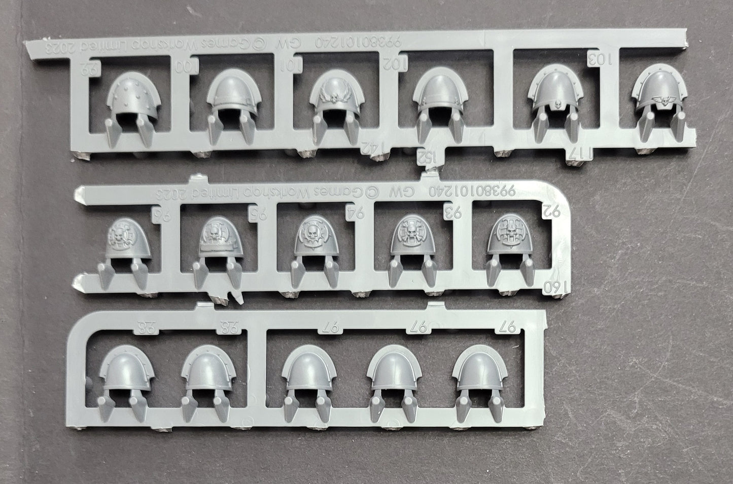 Sternguard shoulder pads 16 bits: Warhammer 40k Space Marines