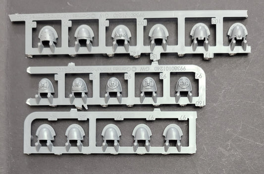 Sternguard shoulder pads 16 bits: Warhammer 40k Space Marines